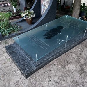 Glasplaat-met-afstandhouders-op-onderstel