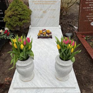 Klassiek-model-grafsteen-wit