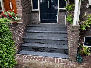 Hardsteen buiten trap met bordes