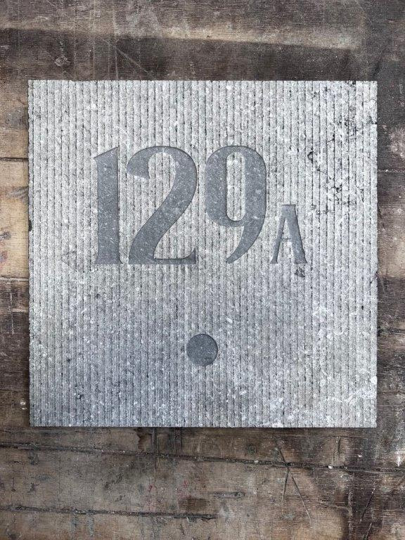 huisnummer-bordje-natuursteen