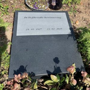 Zerk zwart graniet gezoet